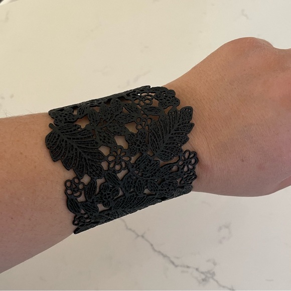Stella and Dot Chantilly Lace Black Cuff - Picture 2 of 4